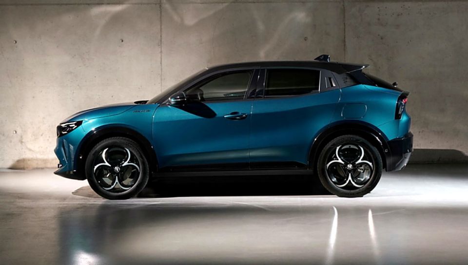 Αίσθηση: Η Alfa Romeo επενδύει στο μέλλον της με το ανανεωμένο Junior
