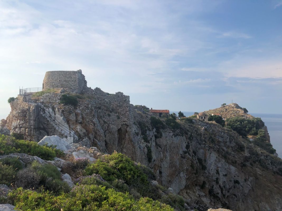 Αναβίωσαν οι Λαικοί Ιππικοί Αγώνες στη Σκιάθο με εντυπωσιακή συμμετοχή
