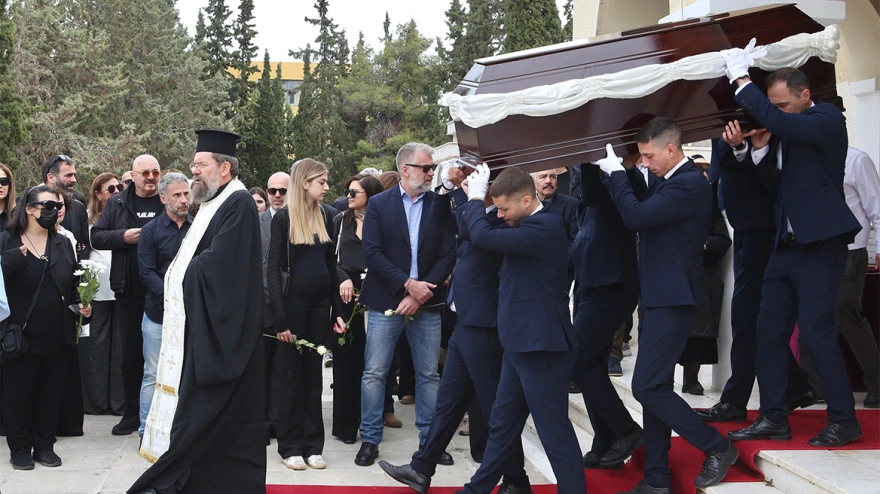 Ανατροπή συγκινήσεων: Το ανείπωτο αντίο στην αγαπημένη ηθοποιό Άννα Παναγιωτοπούλου (Φωτογραφίες που συγκλονίζουν)
