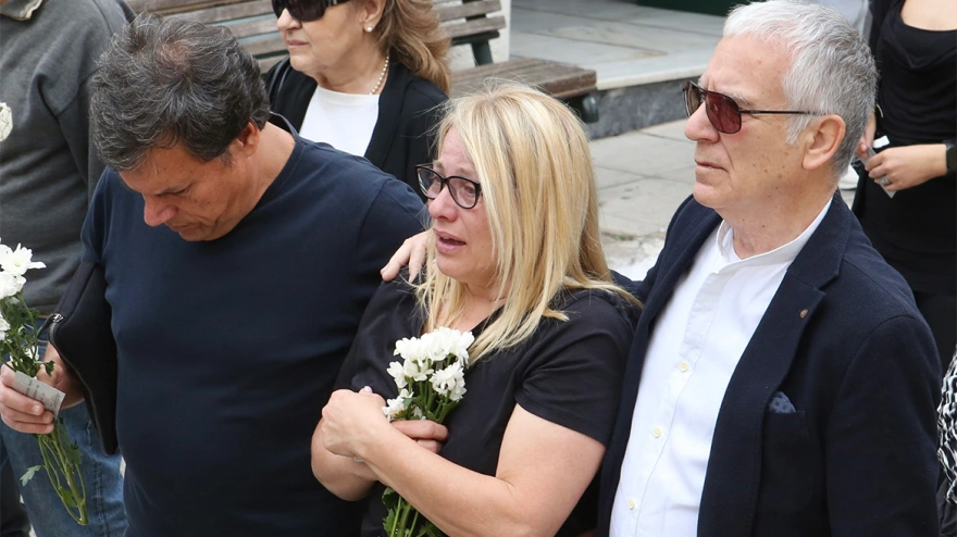 Ανατροπή συγκινήσεων: Το ανείπωτο αντίο στην αγαπημένη ηθοποιό Άννα Παναγιωτοπούλου (Φωτογραφίες που συγκλονίζουν)

