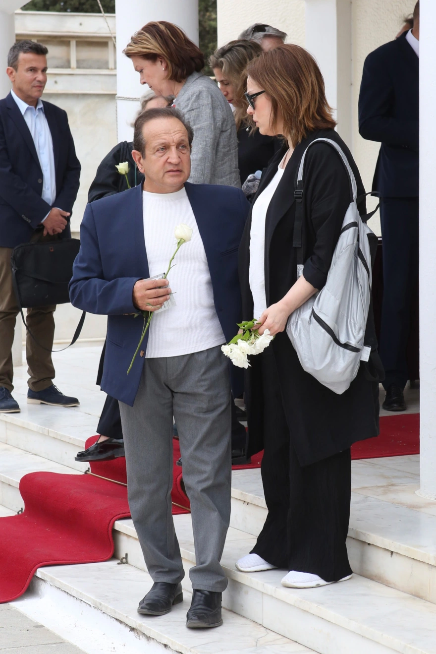 Ανατροπή συγκινήσεων: Το ανείπωτο αντίο στην αγαπημένη ηθοποιό Άννα Παναγιωτοπούλου (Φωτογραφίες που συγκλονίζουν)
