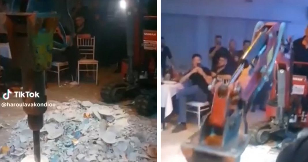 Ανεπανάληπτο γλέντι: Απίθανη σπάνια μέθοδος που τρέλανε τους πάντες σε μαγαζί στη Σύρο