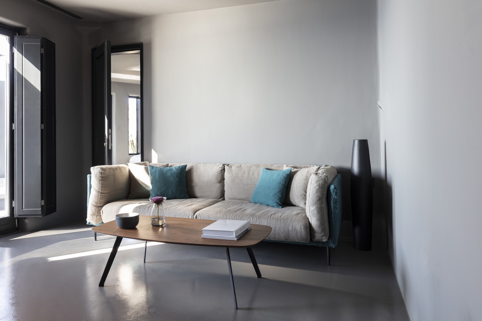 Από τοποθετημένες ξενοδοχειακές επιλογές σε καταφύγια πανδοχείου: Η εξαιρετική σουίτα Sunset View στη Σαντορίνη
