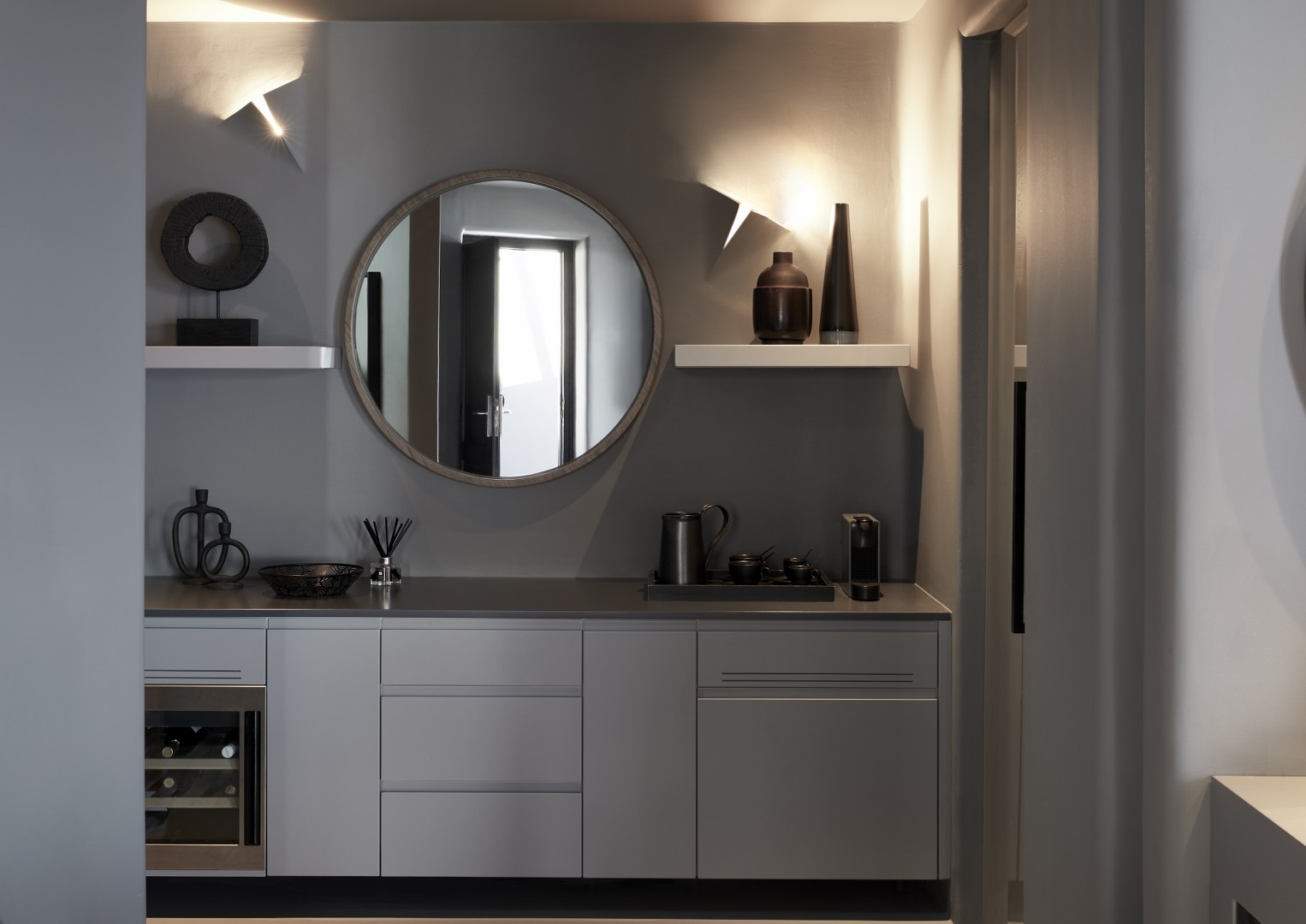 Από τοποθετημένες ξενοδοχειακές επιλογές σε καταφύγια πανδοχείου: Η εξαιρετική σουίτα Sunset View στη Σαντορίνη
