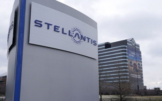 Αυξημένος μισθός για τον πρόεδρο της Stellantis και απολύσεις για τους εργαζόμενους