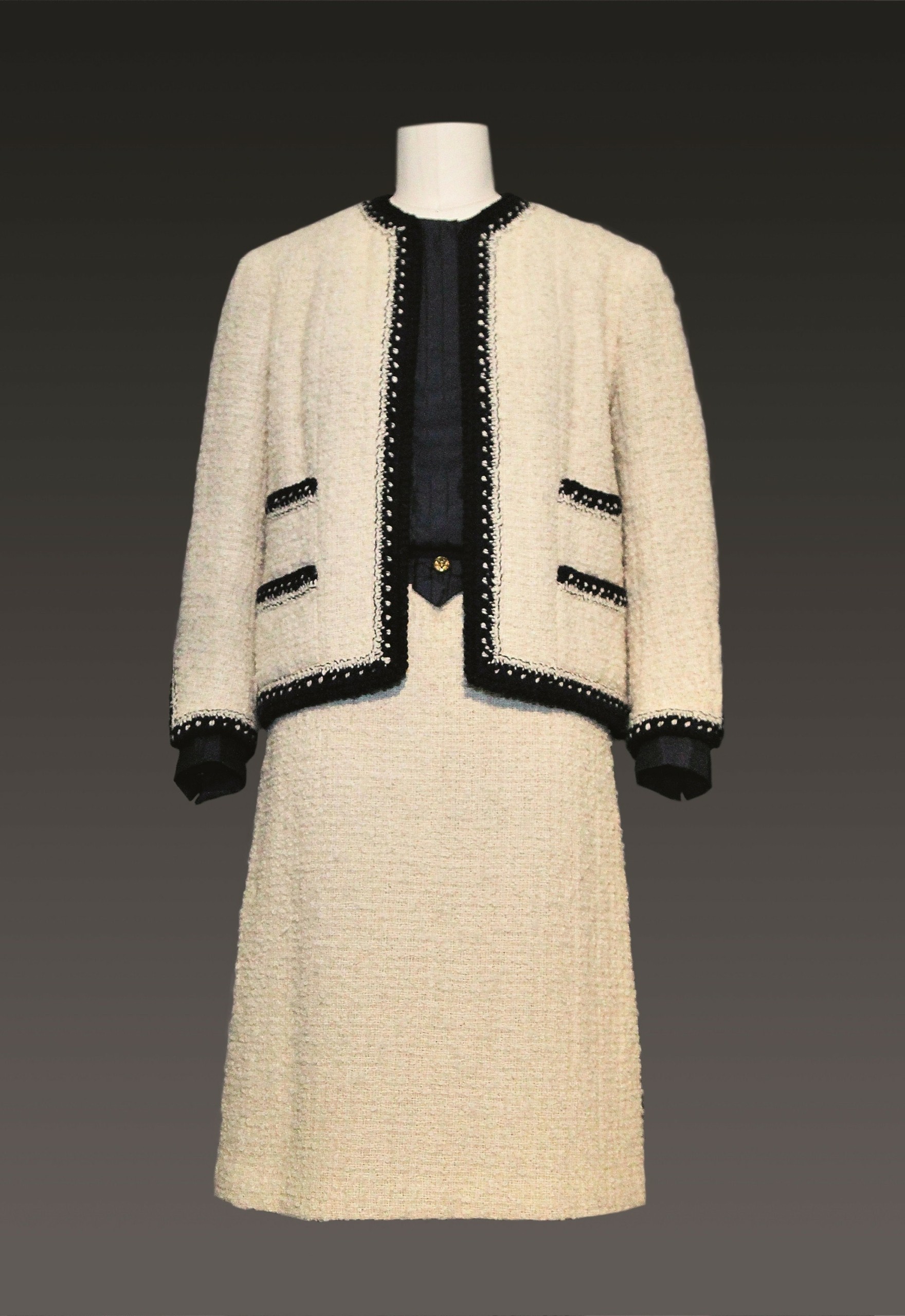 Coco Chanel: Η Αιώνια Επαναστάτρια της Μόδας
