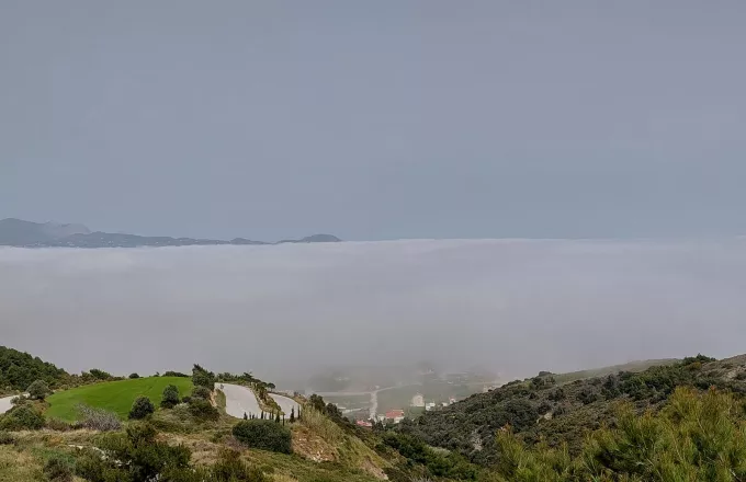 Ένα ανεξήγητο θέαμα στην Εύβοια: Η παραλία που «έπνιξε» η αφρικανική σκόνη
