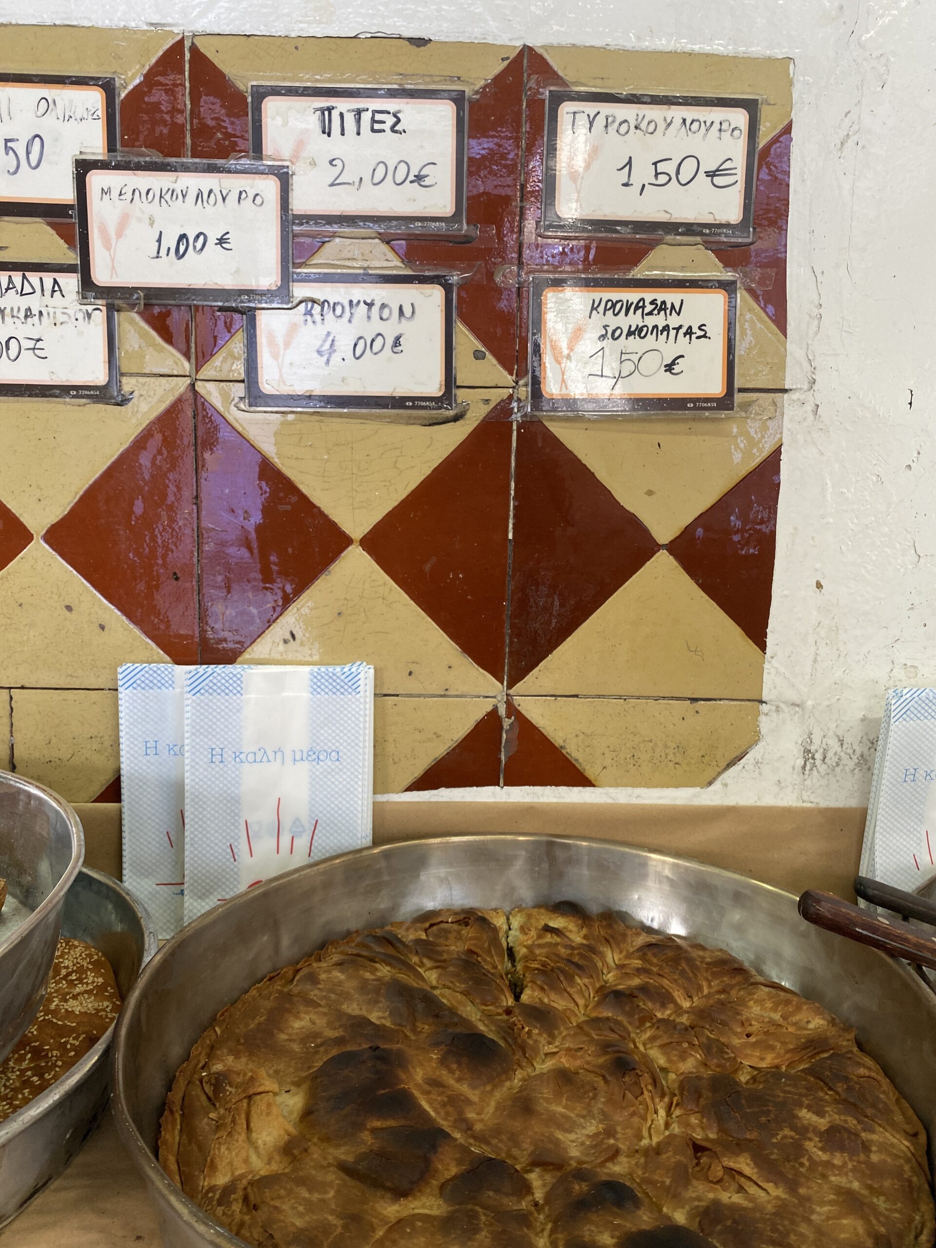 Ένας ξυλόφουρνος βαθιά ριζωμένος σε μια αποκοσμία γεύσης και παράδοσης
