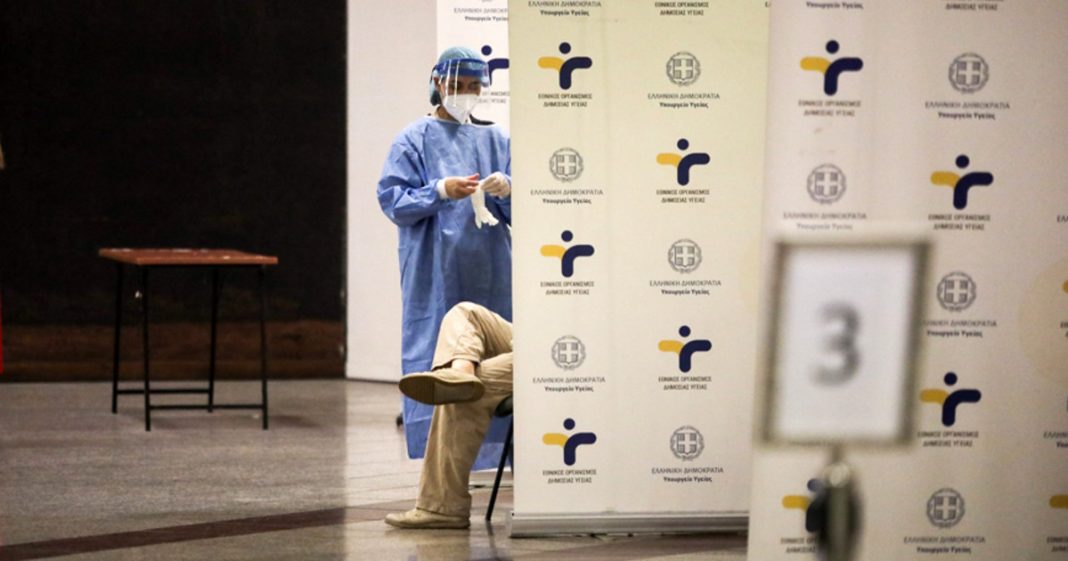ΕΟΔΥ: Μειώνονται οι θάνατοι από COVID-19 και οι διασωληνωμένοι, αλλά αυξάνεται η γρίπη
