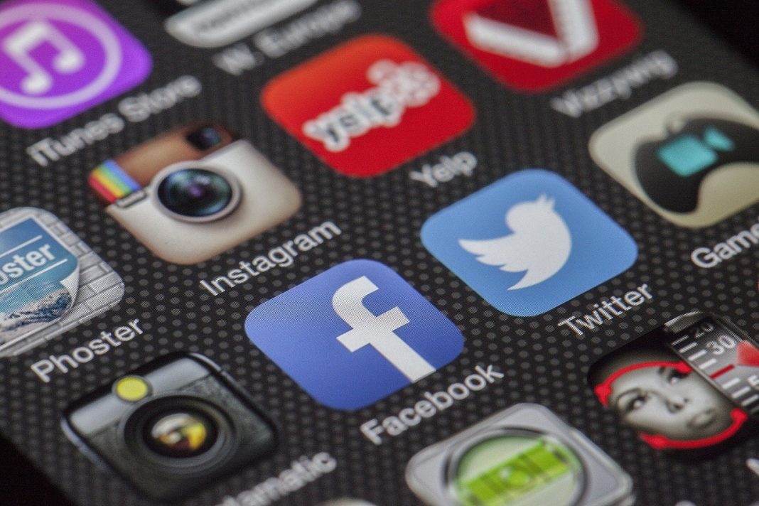 Επαναφορά σε Facebook και Instagram μετά από προβλήματα
