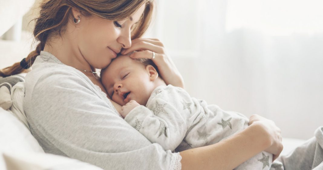 Επιταχύνουν τη γήρανση τα παιδιά; Τι απαντούν οι ειδικοί
