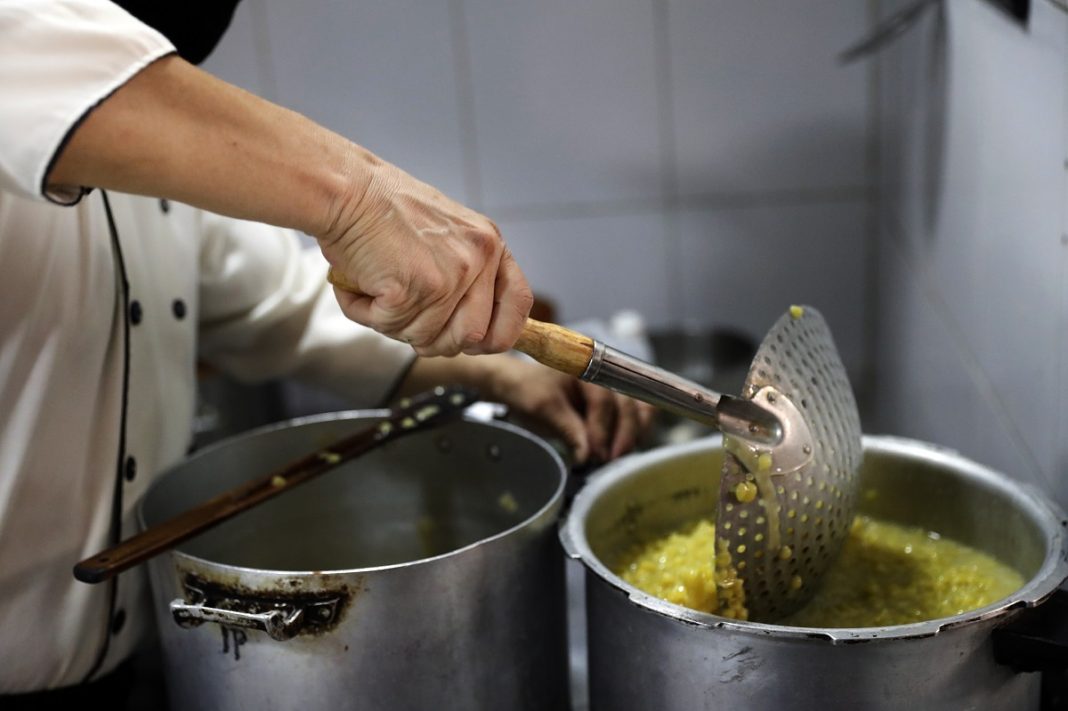 Ευρωπαίοι σεφ στέλνουν σοβαρό μήνυμα για την κλιματική αλλαγή και τον κίνδυνο για την παραδοσιακή κουζίνα
