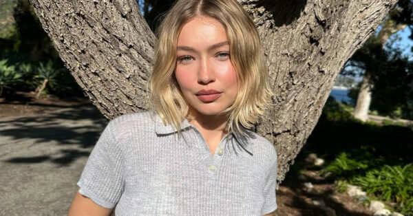 Gigi Hadid: Η νέα τάση του hair flip σε καρέ κούρεμα
