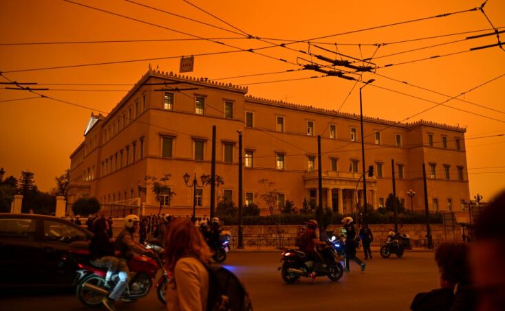 Η αφρικανική σκόνη χαρίζει στην Αθήνα μια πορτοκαλί αύρα: Η εξήγηση του Δρ. Κωνσταντίνου Λαγουβάρδου"
