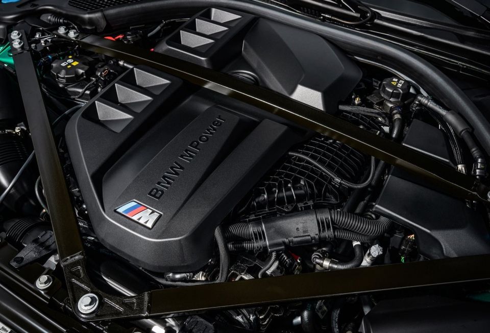 Η BMW M4 CS: Μια εξελιγμένη έκδοση με απώλεια βάρους και αύξηση ιπποδύναμης"
