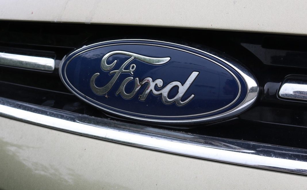 Η Ford Motor αλλάζει πορεία: Εστιάζει σε υβριδικά αυτοκίνητα αντί για ηλεκτρικά

