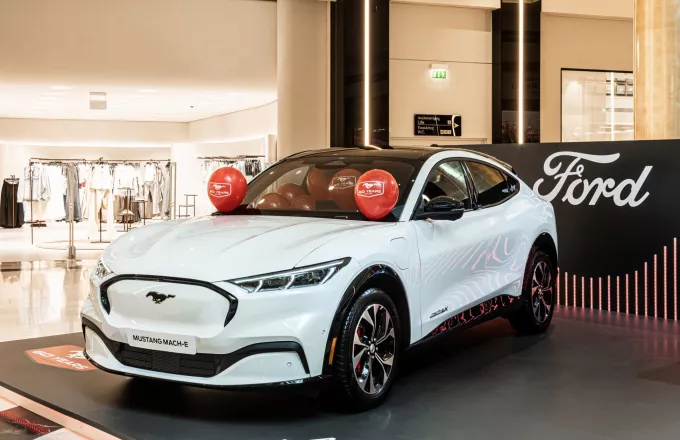 Η Ford Mustang Mach-E ξεσηκώνει το Golden Hall με τα 60 χρόνια της Mustang
