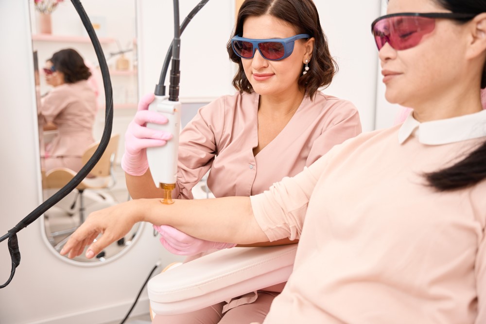 Η Laser αποτρίχωση: Η μόνιμη λύση για ανεπιθύμητες τρίχες
