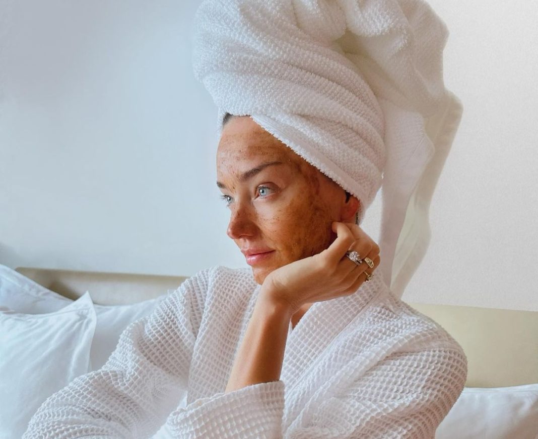 Η Miranda Kerr: Τα μυστικά ομορφιάς της στην πρωινή ρουτίνα της
