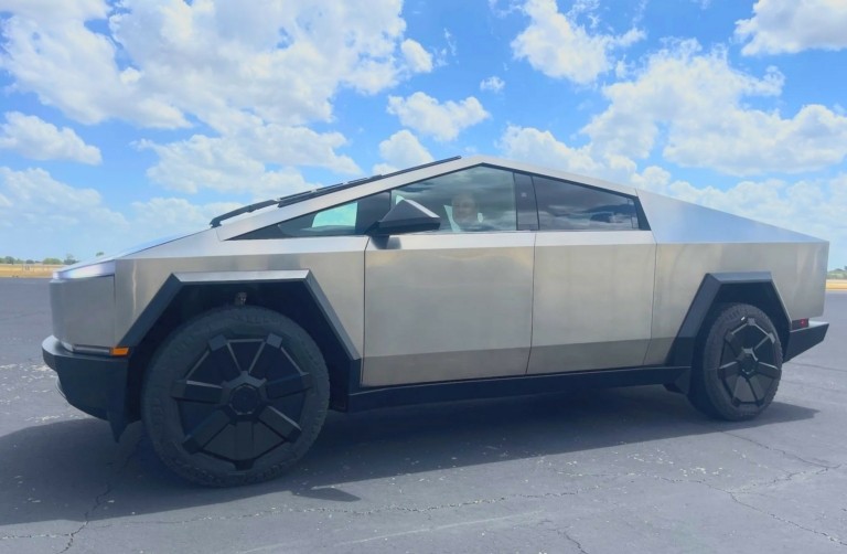 Η Tesla ανακαλεί 3.900 Cybertrucks λόγω προβλημάτων με το πεντάλ γκαζιού: Περιορίζεται η κίνδυνος τροχαίων ατυχημάτων
