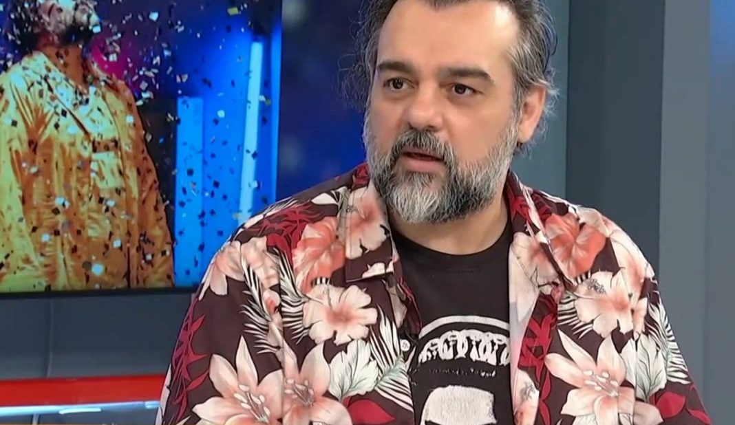 Κωμικό περιστατικό σε θεατρική παράσταση: Παιδιά πετούσαν αβγά στη σκηνή

