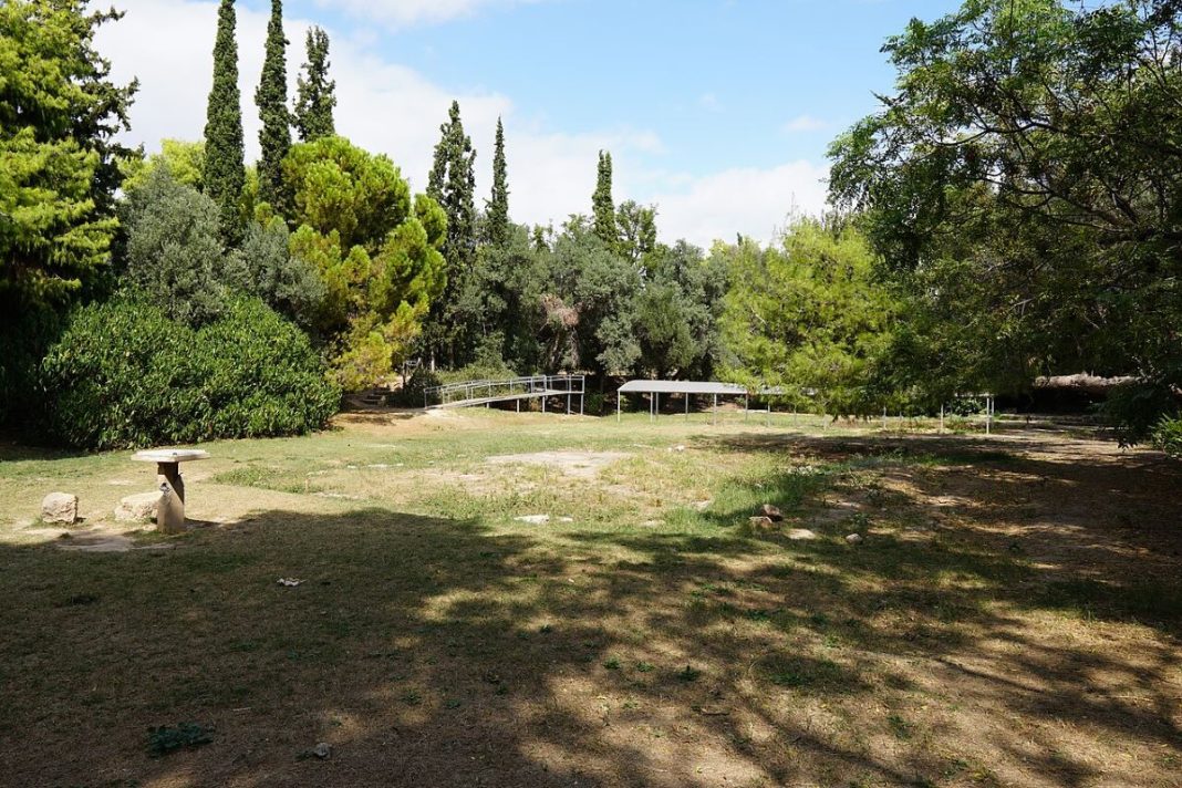 Νέα εξέλιξη: Οι αρχαίοι πάπυροι αποκαλύπτουν τον τάφο του Πλάτωνα στην Ακαδημία
