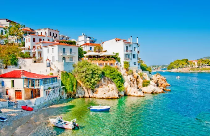 ΝΕΑ Ενόδιο: Η Βιωσιμότητα της Σκιάθου Διαμορφώνει την Τουριστική Ανάπτυξη του Νησιού
