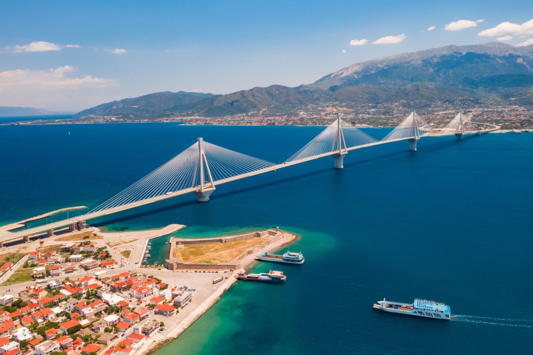 Νέα ευκαιρία για επένδυση στην Πάτρα: Ένας προκλητικός επαγγελματικός χώρος και ένα ελκυστικό οικόπεδο προς πώληση
