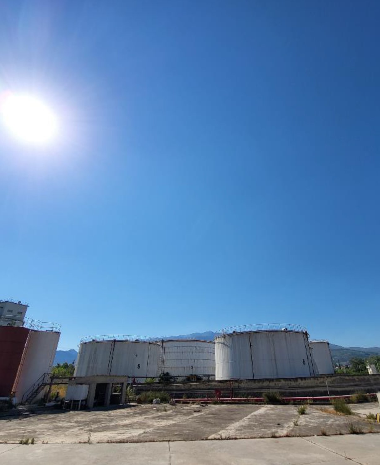 Νέα ευκαιρία για επένδυση στην Πάτρα: Ένας προκλητικός επαγγελματικός χώρος και ένα ελκυστικό οικόπεδο προς πώληση
