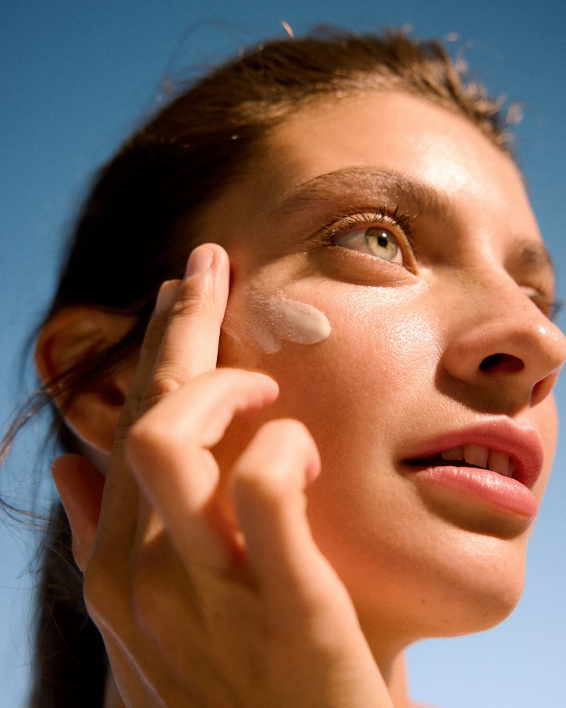 Νέο αντηλιακό NIVEA SUN UV Face Derma Skin Clear SPF50+: Η ιδανική επιλογή για επιδερμίδες με ατέλειες

