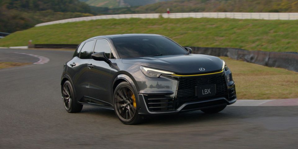 Νέο Lexus LBX: Η ισχύς 300 ίππων έρχεται για να εντυπωσιάσει
