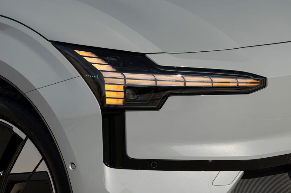 Νέο Volvo EX30: Μοντέρνο, Νεανικό και Εντυπωσιακό!
