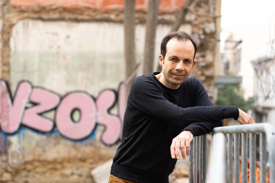 Νέος Κόσμος Λέξεων: Όταν ο Αχιλλέας ΙΙΙ Ανατινάζει τη Δημιουργικότητα μέσα από τις Σελίδες του 
