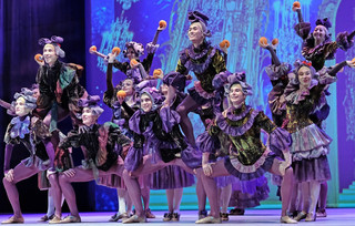 Νέος κόσμος με τη Σταχτοπούτα στο Christmas Theater
