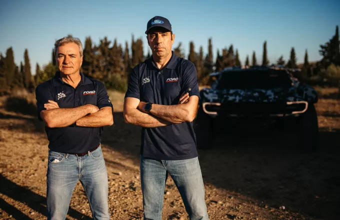 Οδηγοί Carlos Sainz Sr. και Nani Roma εντάσσονται στην ομάδα της Ford Performance για το Ράλι Ντακάρ 2025
