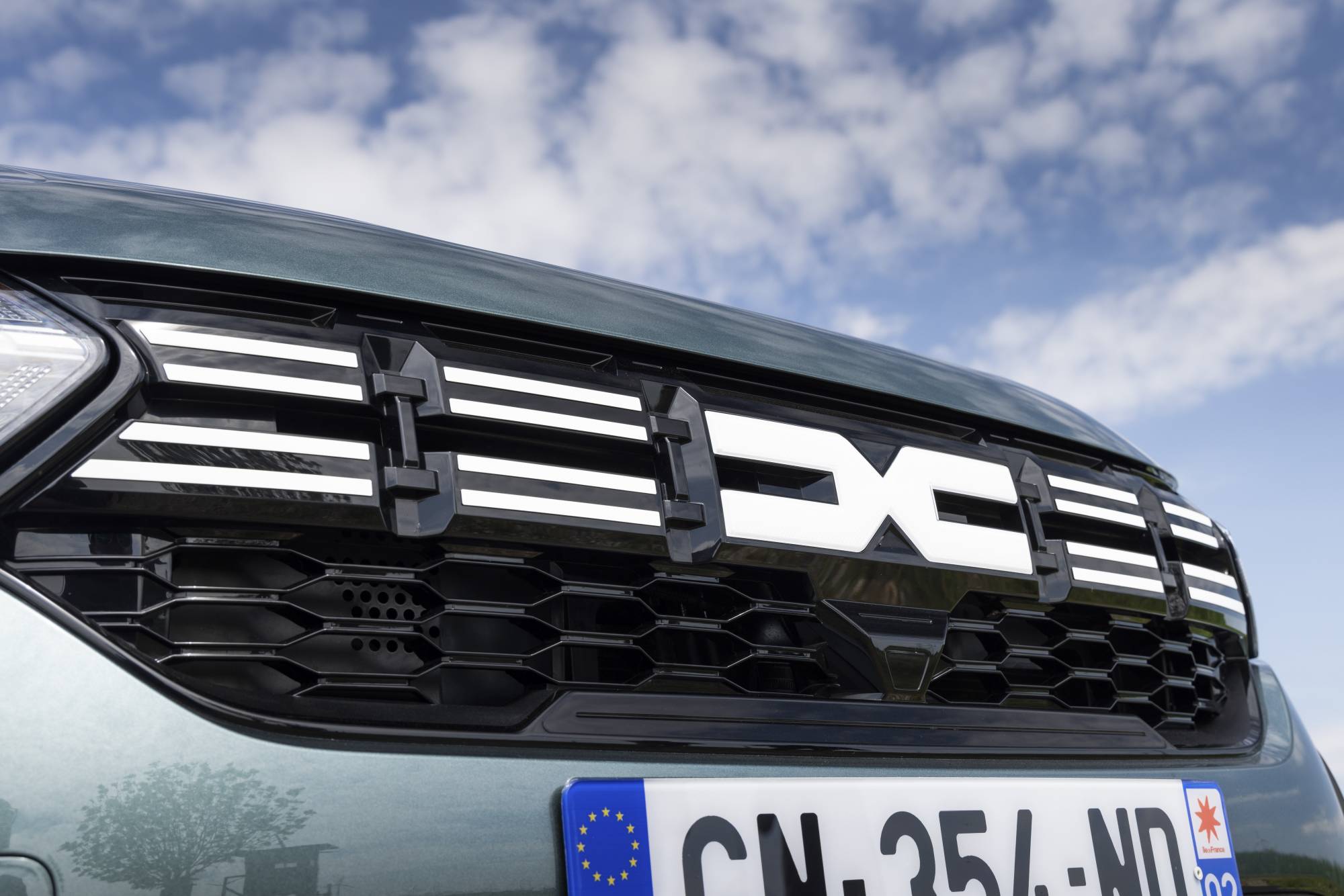 Οδηγούμε το Dacia Jogger LPG: Το Προσιτό και Οικονομικό 7θέσιο Αυτοκίνητο
