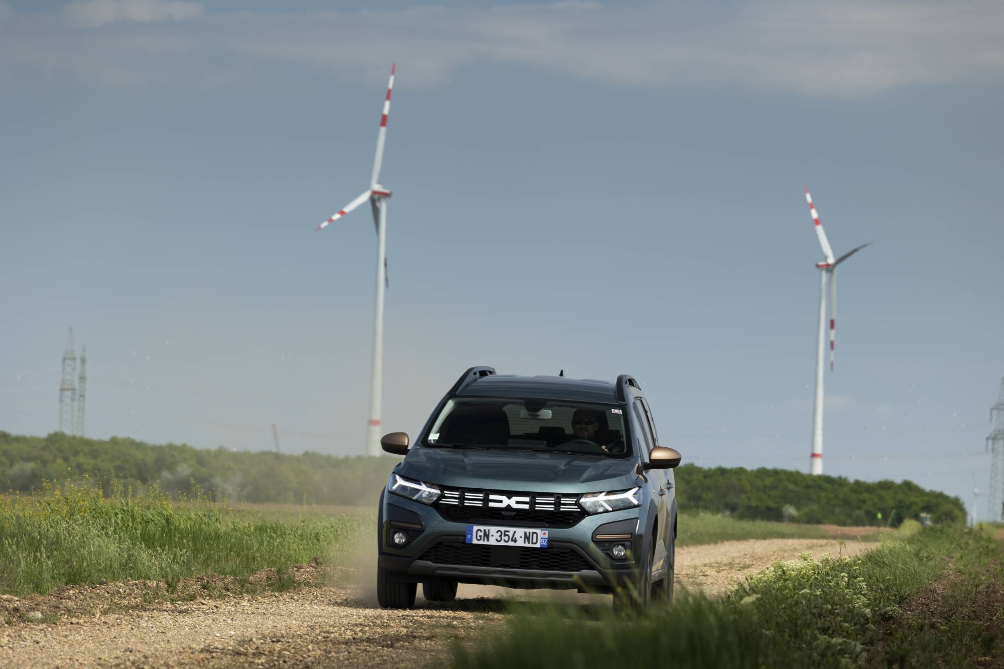 Οδηγούμε το Dacia Jogger LPG: Το Προσιτό και Οικονομικό 7θέσιο Αυτοκίνητο
