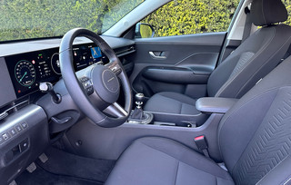 Οδηγούμε το Hyundai Kona - Ένα σύγχρονο B-SUV με υβριδική τεχνολογία
