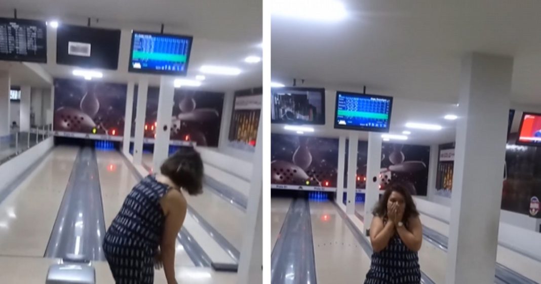 Όταν η μαμά σου γίνεται viral λόγω εντυπωσιακής εμφάνισης στο μπόουλινγκ: Μια ξεχωριστή εμπειρία που θα μείνει αξέχαστη
