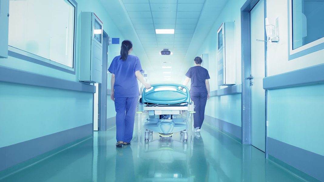 Πέθανε ο πατέρας του Γιάννη Καλλιάνου – Η περιπέτεια με τη ΜΕΘ στο «Αττικόν» και το παράπονο του βουλευτή