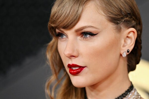 Πώς η Taylor Swift ξανάκανε τον κόσμο να παραμιλάει
