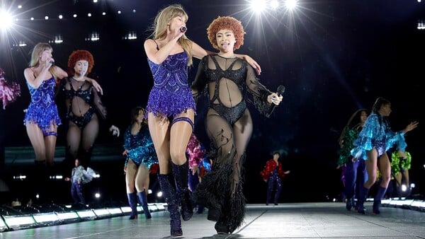 Πώς η Taylor Swift ξανάκανε τον κόσμο να παραμιλάει
