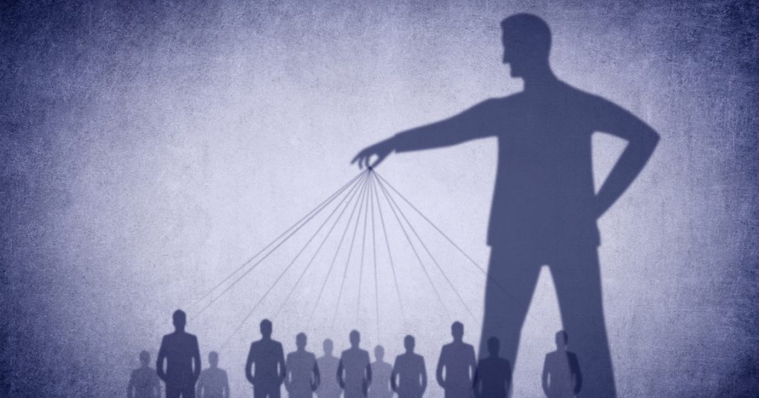 Πώς να αναγνωρίσετε τον συναισθηματικό εκμεταλλευτή και να προστατευθείτε
