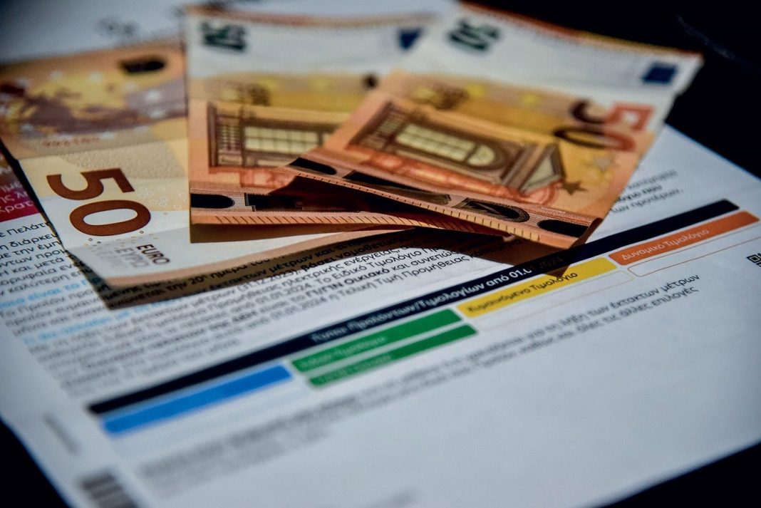 
                Πτώση 13% στο ρεύμα τον Μάιο από τη ΔΕΗ            