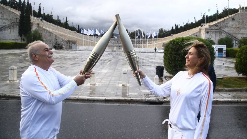 Το αξέχαστο ταξίδι της Ολυμπιακής Φλόγας στους δρόμους της Αθήνας
