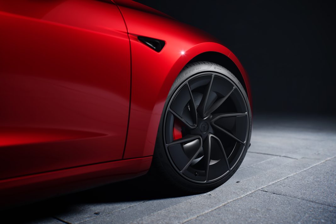 Το νέο Tesla Model 3 Performance: Δυναμική οδήγηση και εντυπωσιακές επιδόσεις
