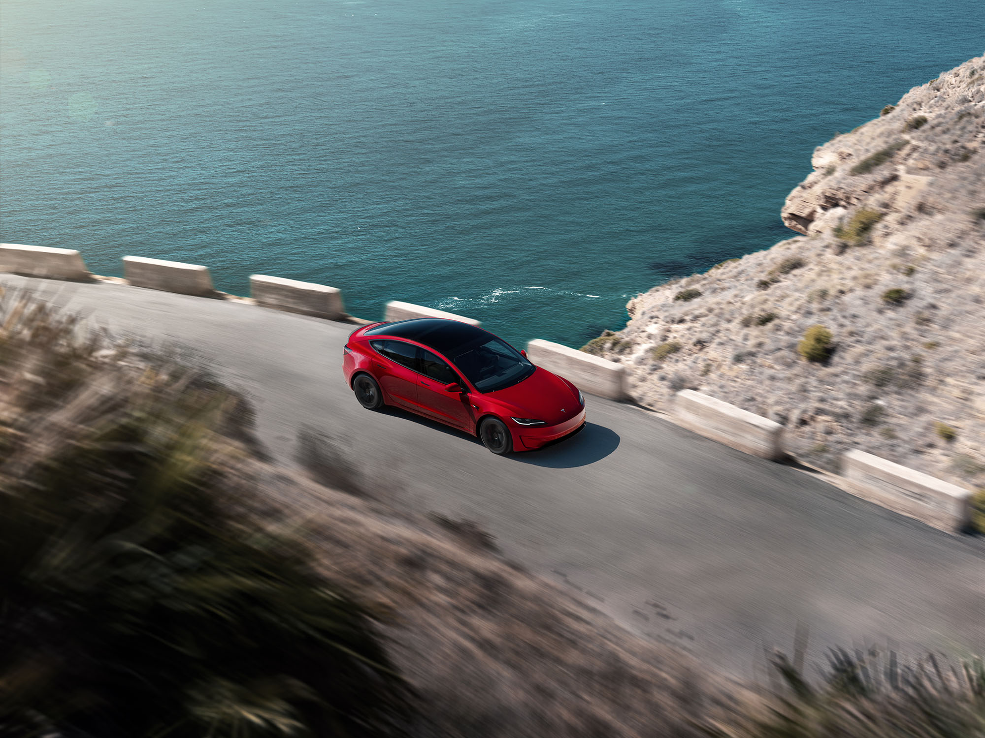 Το νέο Tesla Model 3 Performance: Δυναμική οδήγηση και εντυπωσιακές επιδόσεις
