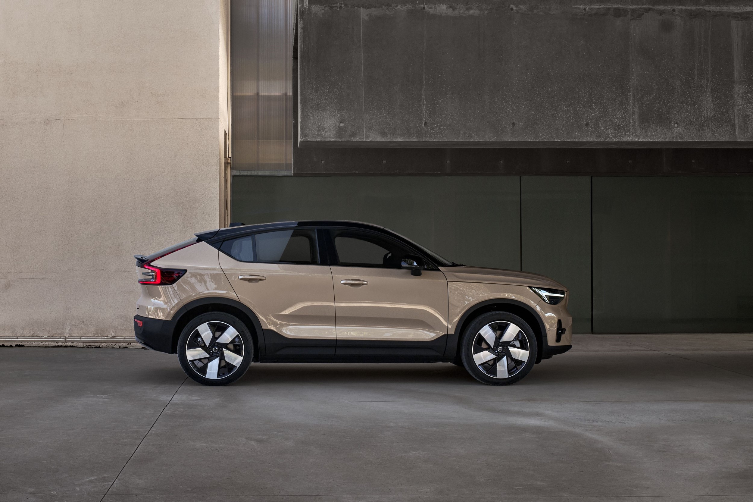 Volvo: Παγκόσμιο ρεκόρ πωλήσεων και ανοδική πορεία των ηλεκτροκίνητων μοντέλων
