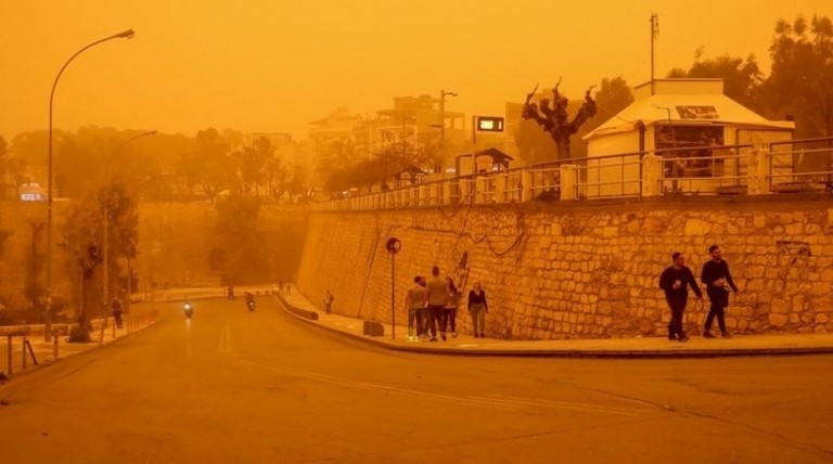 Αφρικανική σκόνη: Οι επιπτώσεις στην υγεία μας και το αυτοκίνητό μας
