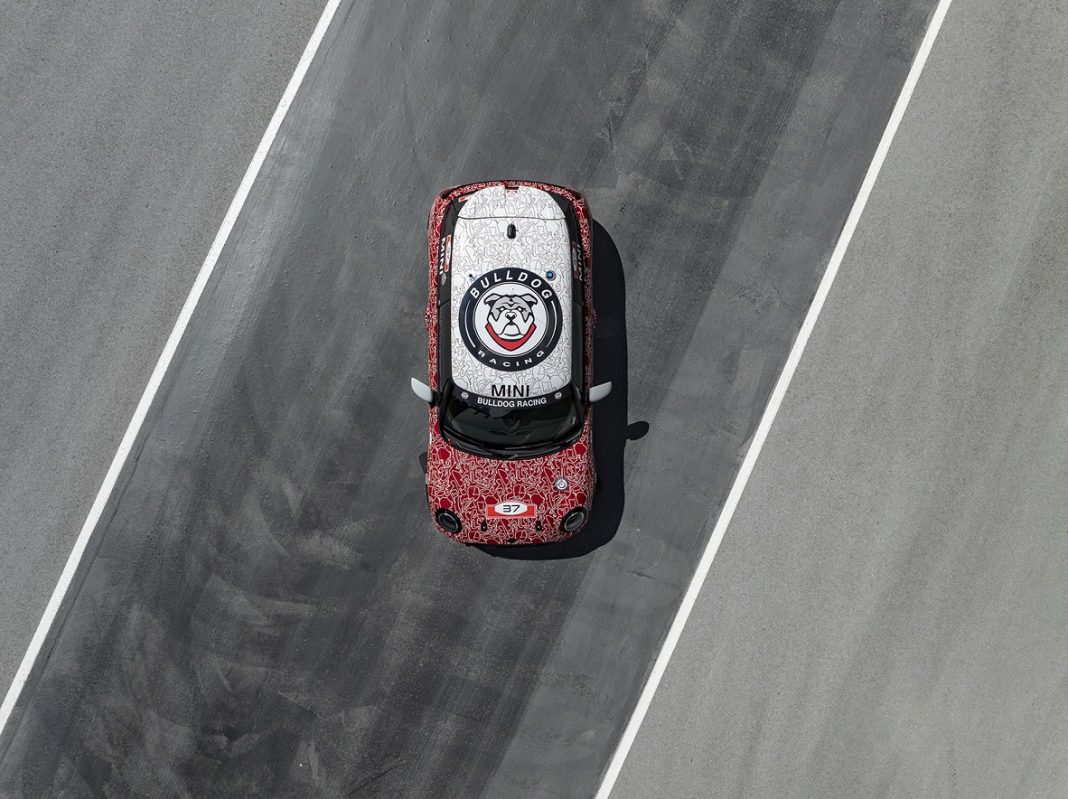Δυναμική εμφάνιση του Mini John Cooper Works στον αγώνα των 24 Ωρών του Νίρμπουργκρινγκ! (βίντεο)
